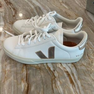 Veja tennis shoes made with Brazilian rubber
Worn once